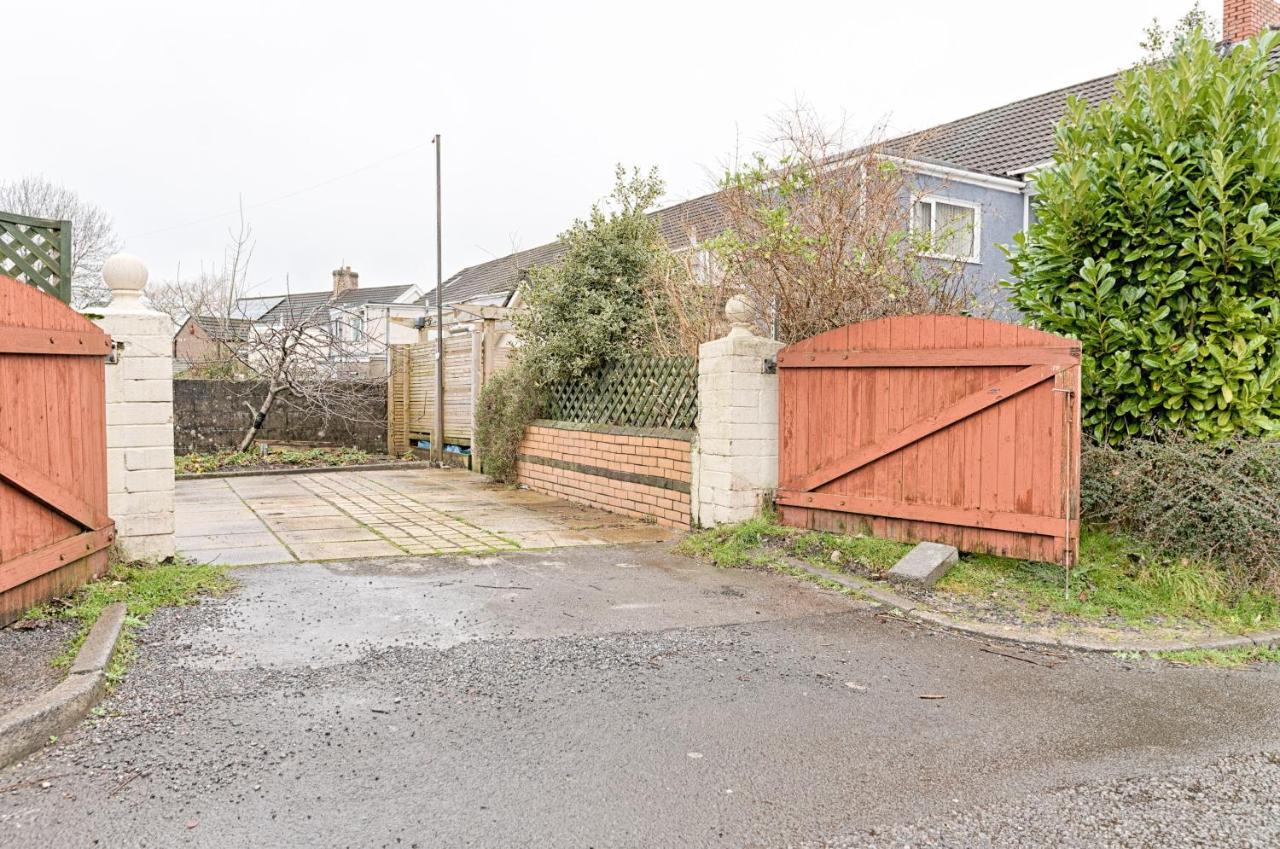 Appartamento Spacious With Parking - Tv In Every Bedroom! Swansea