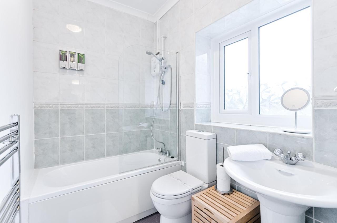 Spacious With Parking - Tv In Every Bedroom! Appartamento Swansea