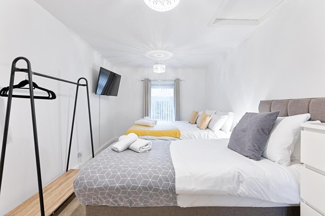 Appartamento Spacious With Parking - Tv In Every Bedroom!