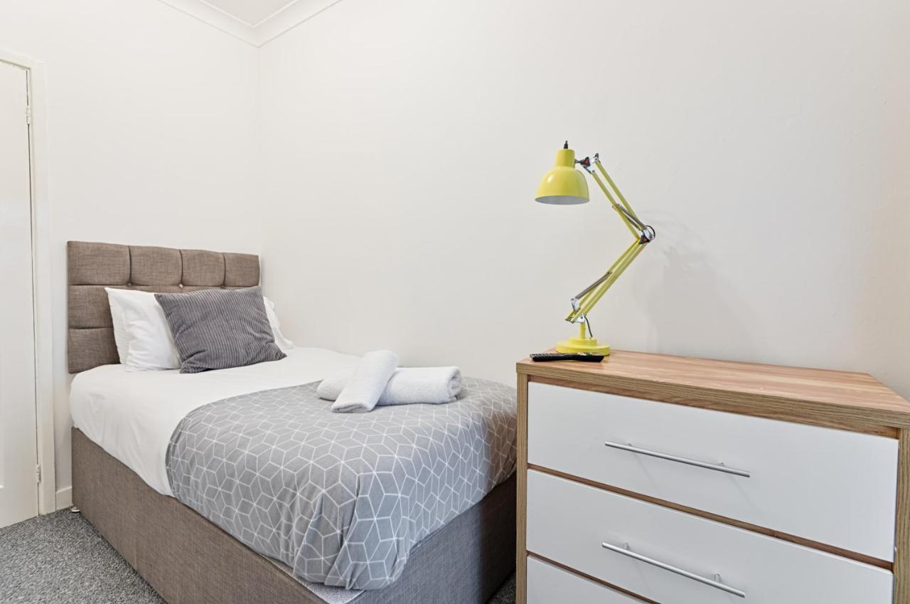 Appartamento Spacious With Parking - Tv In Every Bedroom!