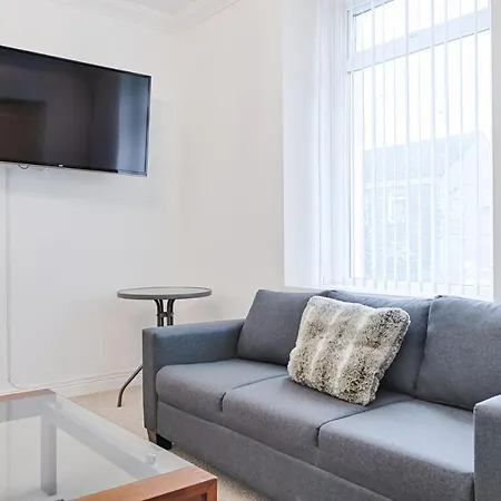 Spacious Home With Parking - Tv In Every Bedroom! Swansea Exterior photo