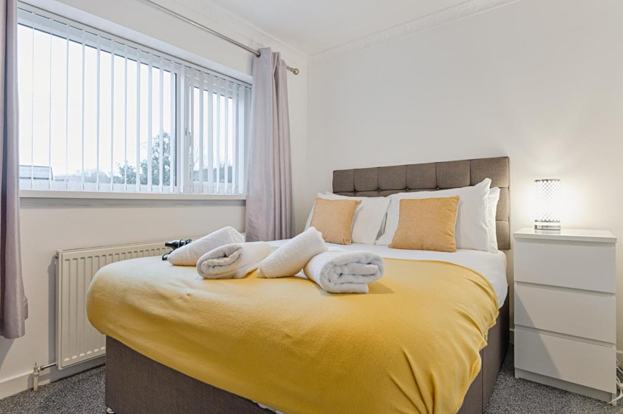 Spacious With Parking - Tv In Every Bedroom! Apartment